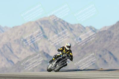 media/Dec-01-2025-Moto Forza (Mon) [[2daa91e15f]]/3-Beginner Group/Session 4 Turn 9/